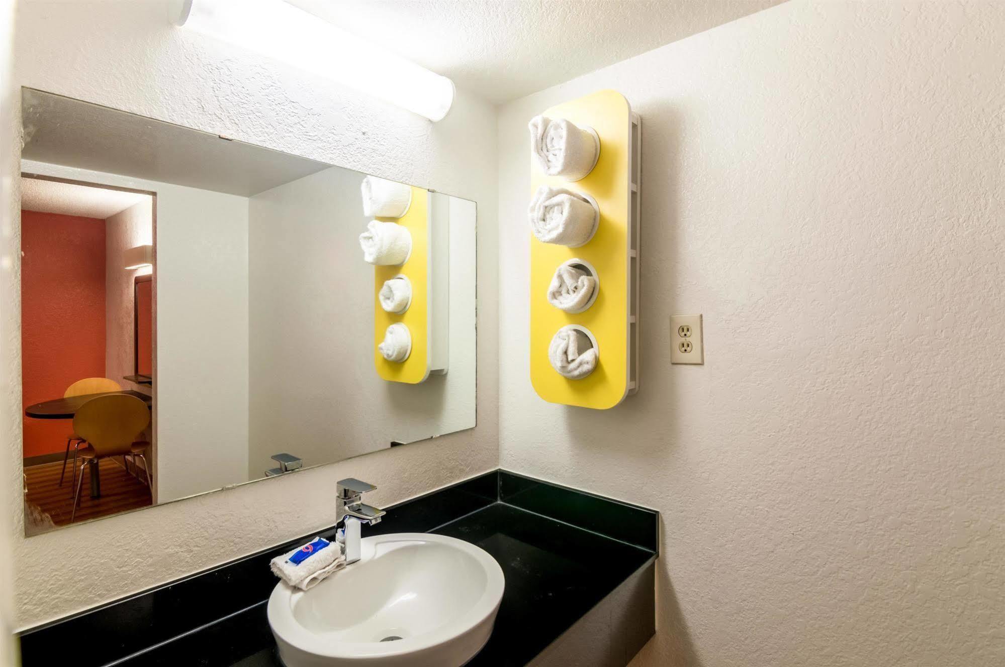 Econo Lodge Del City Dış mekan fotoğraf